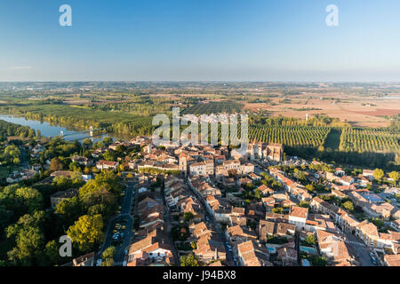 La France, Tarn et Garonne, Auvillar, étiqueté Les Plus Beaux Villages de France (Les Plus Beaux Villages de France), (vue aérienne) Banque D'Images