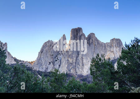 France, Vaucluse, Gigondas, Dentelles de Montmirail, ici les Dentelles Sarrasines Banque D'Images