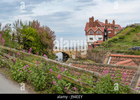 Sandsend merveilleux près de Whitby, dans le Yorkshire du Nord Banque D'Images