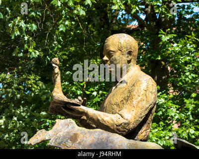 Statue d'Antoine de Saint-Exupéry, Jardin Royal, Toulouse Banque D'Images