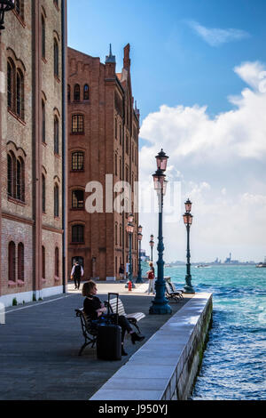 Venise, Giudecca. Hôtel de luxe Hilton Molino Stucky restauré dans le vieux bâtiment, nouvelle utilisation d'ancien moulin à farine,5 étoiles pour les voyageurs Banque D'Images