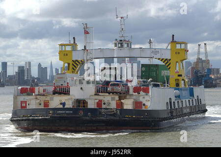 La Woolwich ferry gratuit fonctionnant sur la Tamise à l'Est de Londres Banque D'Images