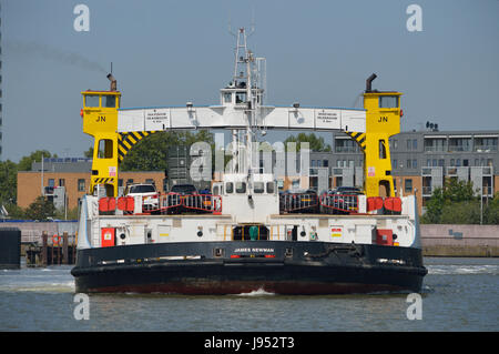 La Woolwich ferry gratuit fonctionnant sur la Tamise à l'Est de Londres Banque D'Images