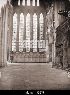 Une photographie de George Washington Wilson, prise en 1865, représentant les vitraux des cinq sœurs de York Minster. Banque D'Images