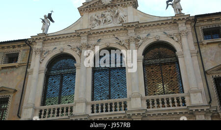 Façade de l'ancienne église de saint Vicent appelée San Vincenzo à Vicenza en Italie Ville Banque D'Images