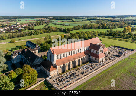 La France, l'Yonne, Pontigny, abbaye cistercienne de Pontigny (vue aérienne) Banque D'Images