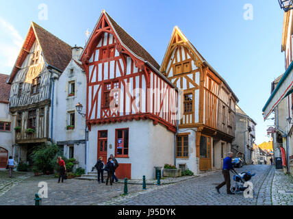 La France, l'Yonne, noyers ou Noyers sur Serein, étiqueté Les Plus Beaux Villages de France (Les Plus Beaux Villages de France), les maisons à ossature de bois Banque D'Images