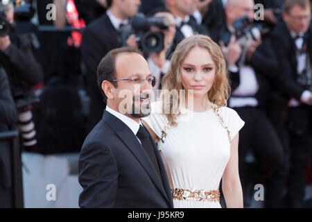 CANNES, FRANCE - 17 MAI : Lily-Rose Depp assiste à la "Ismael's Ghosts (Les fantômes d'Ismael)' et de dépistage au cours du Gala d'ouverture du 70ème Festival du Film de Cannes annuel au Palais des Festivals le 17 mai 2017 à Cannes, France. Laurent Koffel/Alamy Live News Banque D'Images