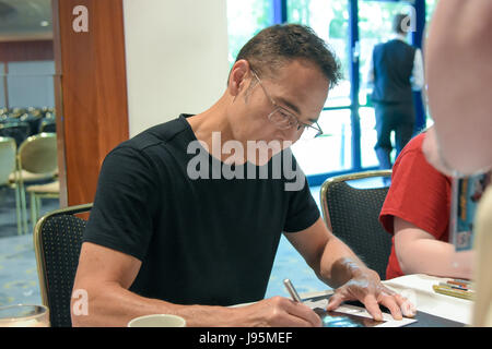 Bonn, Allemagne. Jun, 2017 4. Mark Dacascos (Hawaii Five-0, Marvel's Agents du S.H.I.E.L.D.) réunion fans à la FedCon. La FedCon 26, la plus grande Convention de Star Trek, invite des célébrités et fans de se rencontrer dans des séances de signature et de panneaux. La FedCon 26 juin 2017 a eu lieu de 2 à 5. Photo : Markus Wissmann/Alamy Live News Crédit : Markus Wissmann/Alamy Live News Banque D'Images