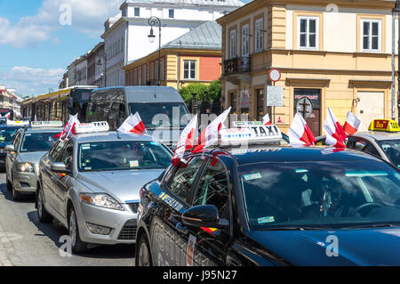 Varsovie, Pologne. Le 05 juin, 2017. Les chauffeurs de taxi bloquer les routes de la capitale pendant les heures de pointe contre les entreprises de covoiturage en ligne : Crédit Photographie dario/Alamy Live News Banque D'Images