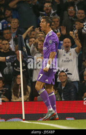 03.06.2017, l'UEFA Finale 2017 Champions-League Fussball, Juventus Turin - Real Madrid, stade national de GI du Pays de Galles à Cardiff. Jubel Torschütze Cristiano Ronaldo (Real Madrid) zum Tor zum 0:1 Photo : Cronos/MIS Banque D'Images