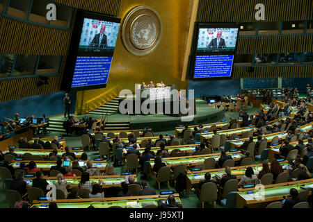 New York, USA. Juin 2017, 5ème. Organisation des Nations Unies. 5 juin, 2017. Photo prise le 5 juin 2017 montre la conférence océanique au siège des Nations Unies à New York. Des représentants de quelque 85 pays ont participé à la conférence de cinq jours, qui serait axé sur les objectifs énoncés dans l'Agenda 2030 pour le développement durable, adopté par les gouvernements en 2015, les organisateurs ont dit. Credit : Muzi Li/Xinhua/Alamy Live News Banque D'Images