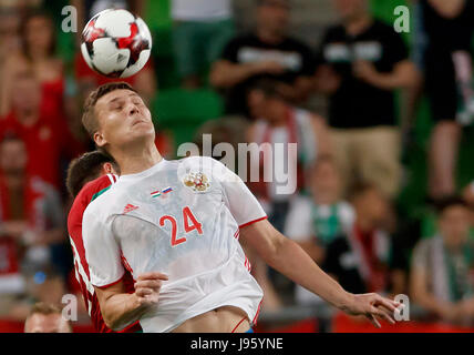 Budapest, Hongrie. Le 05 juin, 2017. BUDAPEST, HONGRIE - 5 juin : Aleksandr Bukharov de Russie à la tête de la balle pendant le match amical entre la Hongrie et la Russie à Groupama Arena le 5 juin 2017 à Budapest, Hongrie. Credit : Laszlo Szirtesi/Alamy Live News Banque D'Images