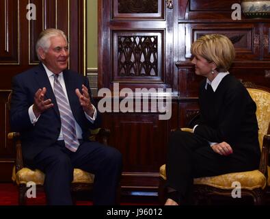 Sydney, Australie. Le 05 juin, 2017. La secrétaire d'État des États-Unis, Rex Tillerson, gauche, lors d'une réunion bilatérale avec le Ministre australien des affaires étrangères Julie Bishop à Kiribilli House à la fin de l'Australie et les États-Unis Les Consultations Ministérielles connues sous le Juin 5, 2017 AUSMIN à Sydney, Australie. Credit : Planetpix/Alamy Live News Banque D'Images