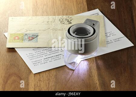 2 timbres sur l'enveloppe rayonne Suisse Banque D'Images