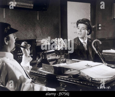 Les JEUNES UK 1961 Sidney J. FURIE Les Jeunes : Nicky (CLIFF RICHARD) Régie : Sidney J. FURIE Banque D'Images