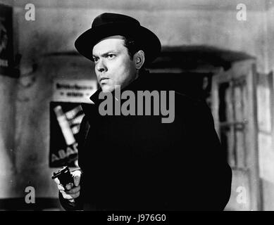 Der dritte Mann Le Troisième homme Carol Reed 1949 Go - Wien 1948 : Der amerikanische mittelmäßige Schriftsteller Holly Martens se Viermächtestadt in der seinen Freund Harry Lime (Orson Welles) besuchen. Doch er kommt noch gerade rechtzeitig zu Limes Begräbnis und erfährt, die dunkle Chaux dans verwickelt Geschäfte gewesen sein soll. Martens stellt Nachforschungen un, um seinen Freund zu rehabilitieren. Schließlich entdeckt die, er ist ein Lime Penicillin-Schieber, der sich durch einen vorgetäuschten Nachforschungen den Tod der Polizei entziehen wollte. Regie : Carol Reed aka. Le Troisième Homme Banque D'Images