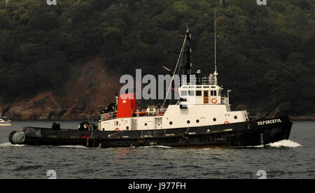 AJAXNETPHOTO. 28E MAI, 2017. PLYMOUTH, en Angleterre. Les remorqueurs du port SD - - LA FORCE DE RETOURNER À LA MANŒUVRE DU NAVIRE PORT APRÈS DEMANDES MOUNTS BAY SUR LE SON. photo:JONATHAN EASTLAND/AJAX REF:D172905 6498 Banque D'Images