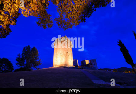 Le château médiéval de Montalegre au coucher du soleil, datant du 13e siècle. Tras os Montes, Portugal Banque D'Images