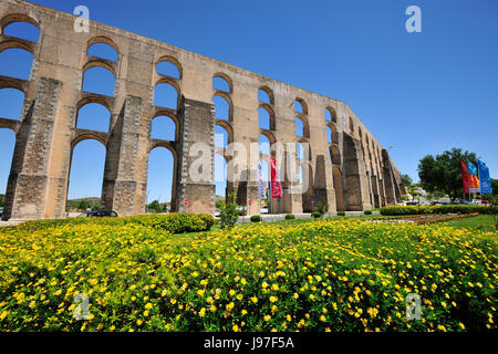 L'aqueduc d'Amoreira datant du 16e siècle, site du patrimoine mondial de l'Unesco. Elvas, Portugal Banque D'Images