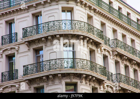 Toulon est la plupart du 19e siècle l'architecture urbaine reflète une variété de styles y compris néoclassique, Second Empire, Beaux Arts et Art Nouveau. Toulo Banque D'Images