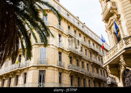 Toulon,France est la plupart du 19e siècle l'architecture urbaine reflète une variété de styles y compris néoclassique, Second Empire, Beaux Arts et Art Nouveau. Banque D'Images