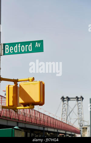 USA, New York, New York City, Brooklyn, Williamsburg, Bedford Avenue sign Banque D'Images