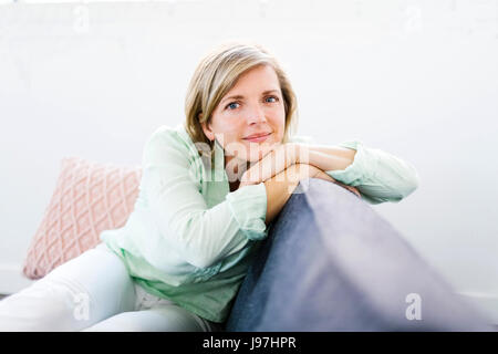 Portrait de femme mature sereine Banque D'Images