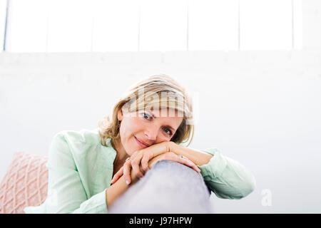 Portrait de femme mature sereine Banque D'Images