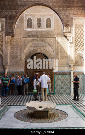 Hall d'entrée d'un restaurant de la vieille ville de Fes, Maroc Banque D'Images