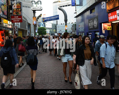 Shibuya est un quartier commerçant très populaire , animation et de la vie nocturne à Tokyo, Japon. Banque D'Images