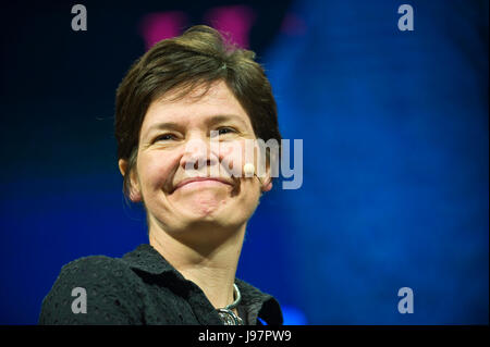 Kate raworth économiste auteur de donut economics parlant sur scène à hay festival 2017 hay-on-wye powys Pays de Galles UK Banque D'Images
