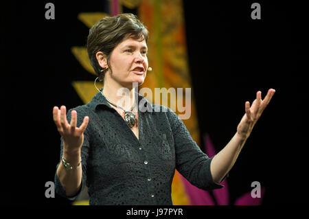 Kate raworth économiste auteur de donut economics parlant sur scène à hay festival 2017 hay-on-wye powys Pays de Galles UK Banque D'Images
