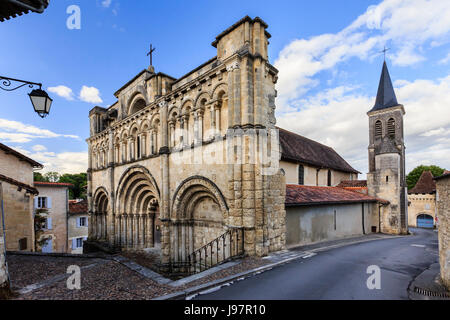 France, Charente, Aubeterre sur Dronne, étiqueté Les Plus Beaux Villages de France (Les Plus Beaux Villages de France), l'église Saint Jacques Banque D'Images