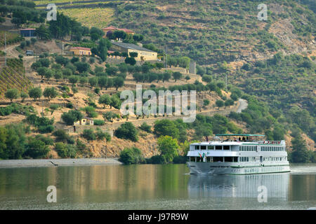 Un hôtel-bateau sur le fleuve Douro. Portugal Banque D'Images