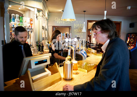 Hare and Hounds, Timperley dans Gtr Manchester ouvre à nouveau après une remise à neuf pour cette pub grill Banque D'Images