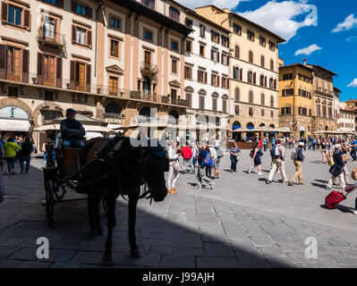 Florence, Italie - 17 avril 2017 - Les personnes bénéficiant d'une belle journée à Florence, Italie. Banque D'Images