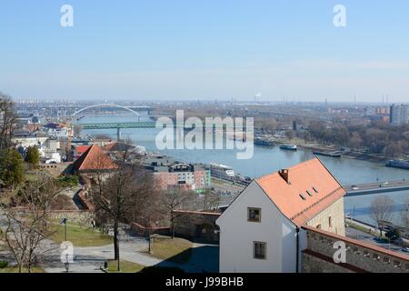 Vue de Bratislava, sur le Danube, en Slovaquie Banque D'Images