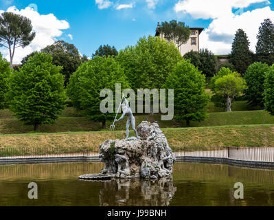 Florence, Italie - 19 avril 2017 - statue de Neptune dans les jardins Boboli à Florence, Italie. Banque D'Images