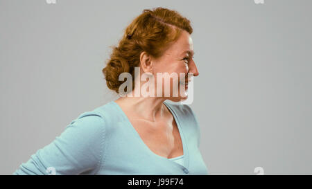 Milieu de actrice en studio Vue de côté. Banque D'Images