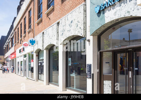 Rangée de High Street les banques de détail (Santander, HSBC et Barclays), West Street, Fareham, Hampshire, Angleterre, Royaume-Uni Banque D'Images