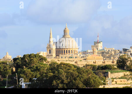 Valletta skyline avec Co-cathédrale St Paul dome.Floriana Malte Banque D'Images