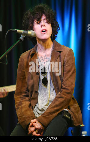 Bala Cynwyd, PA, USA. 31 mai, 2017. Radio 104,5 visites LP performance studio à Bala Cynwyd, PA Le 31 mai 2017 Crédit : Star Shooter/media/Alamy Punch Live News Banque D'Images