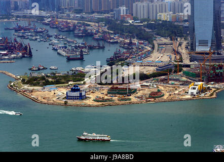 Hong Kong, Chine. Apr 30, 2017. Le quartier culturel de West Kowloon en construction est vu à Hong Kong, Chine du sud, le 30 avril 2017. 1 juillet 2017 marque le 20e anniversaire de la déclaration de Hong Kong à la patrie. Crédit : Li Peng/Xinhua/Alamy Live News Banque D'Images