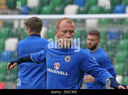 Belfast, Royaume-Uni. 1er juin 2017. Stade national de football à Windsor Park, Belfast. 01 juin 2017. L'Irlande du Nord Liam Boyce dans trainiing avant le match de demain soir contre la Nouvelle-Zélande. Crédit : David Hunter/Alamy Live News Banque D'Images