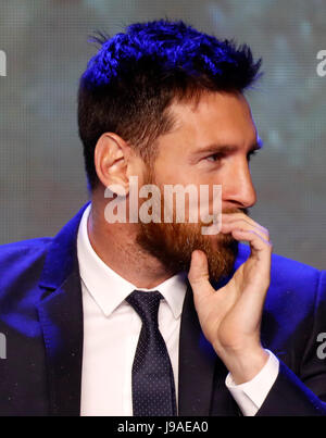 Beijing, Chine. 1er juin 2017. L'attaquant du FC Barcelone Lionel Messi de l'Argentine réagit au cours d'une conférence de presse de Messi Chine Tour à Beijing, capitale de Chine, le 1 juin 2017. Source : Xinhua/Alamy Live News Banque D'Images