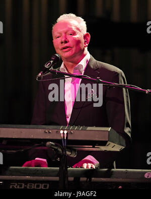 Fort Lauderdale, FL, USA. 31 mai, 2017. Joe Jackson en prestation au Parker Playhouse le 31 mai 2017 à Fort Lauderdale en Floride. Credit : Mpi04/media/Alamy Punch Live News Banque D'Images