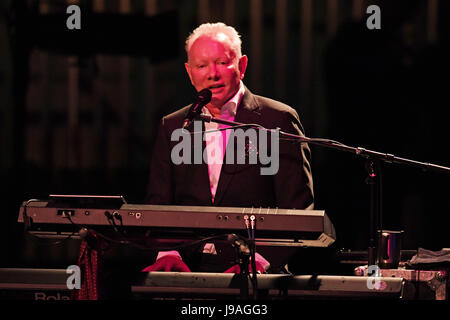 Fort Lauderdale, FL, USA. 31 mai, 2017. Joe Jackson en prestation au Parker Playhouse le 31 mai 2017 à Fort Lauderdale en Floride. Credit : Mpi04/media/Alamy Punch Live News Banque D'Images