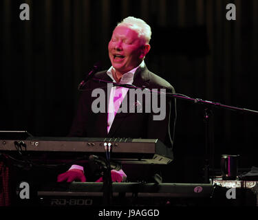 Fort Lauderdale, FL, USA. 31 mai, 2017. Joe Jackson en prestation au Parker Playhouse le 31 mai 2017 à Fort Lauderdale en Floride. Credit : Mpi04/media/Alamy Punch Live News Banque D'Images