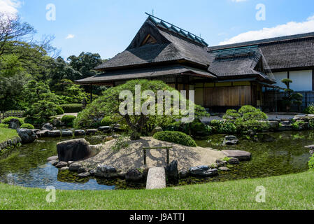 Jardin Korakuen Okayama, Julius Cesar Microfibre-tei.Maison jardin typiquement japonais. Banque D'Images